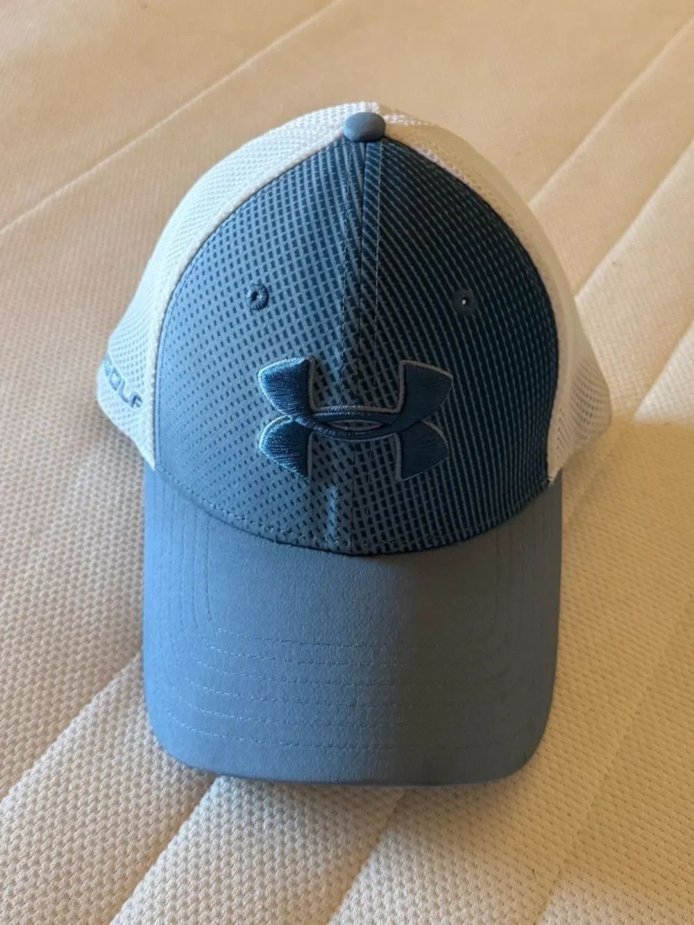 Under Armour mens baseball hat